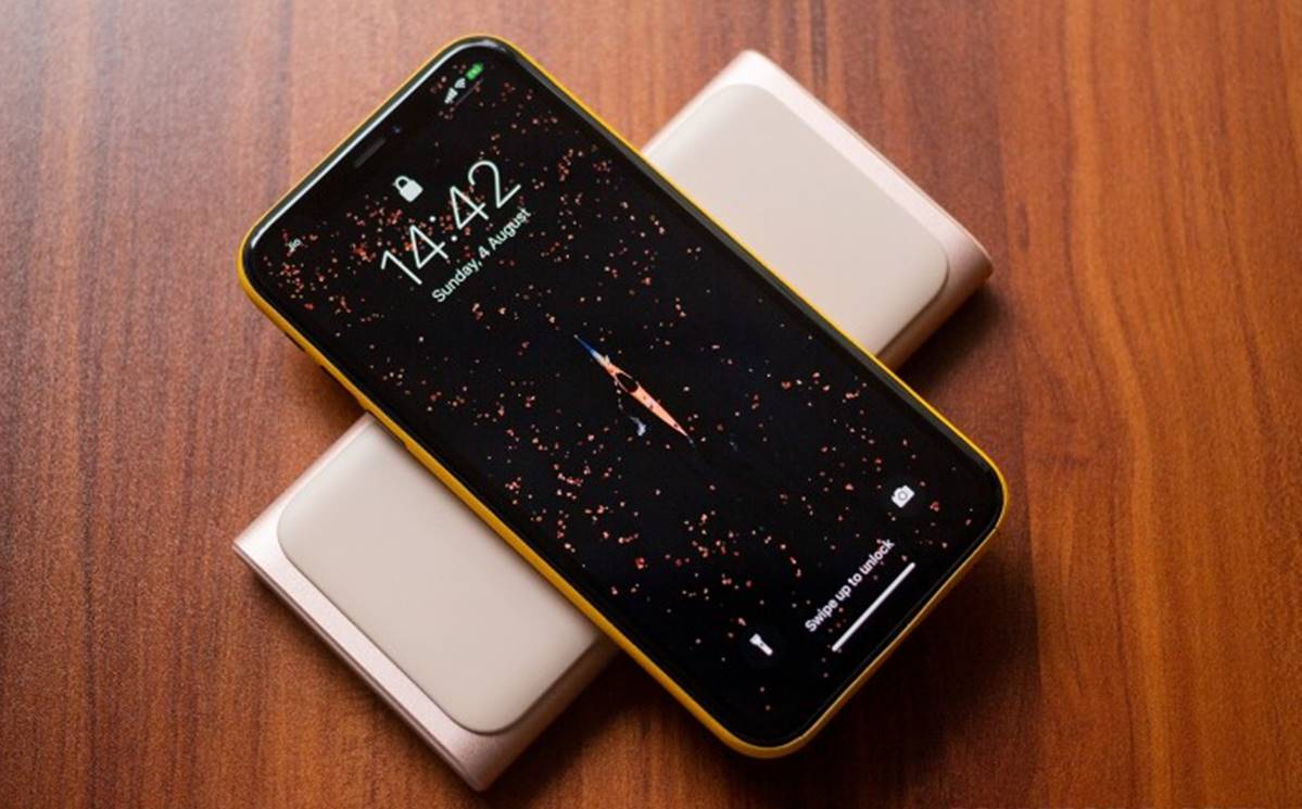 4. Samsung Wireless Power bank 10000mAh EB-U1200CPNG